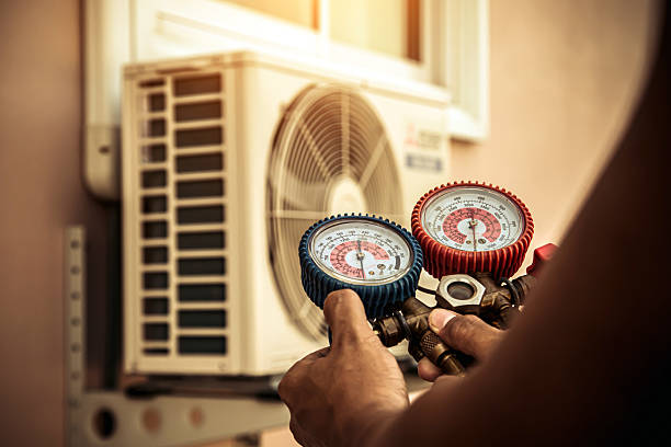 Professional Hvac technician working in Pleasant Hill, MS